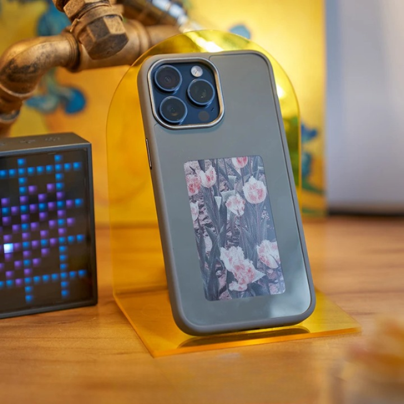 Moment memory phone case